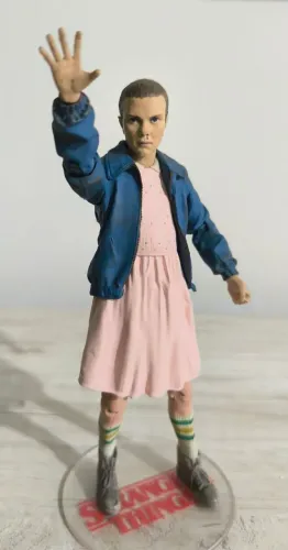 ELEVEN / ONZE - Stranger Things - McFarlane Action Figure