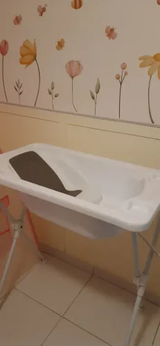 Banheira com suporte e redutor para recém-nascido