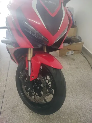 CBR 650 R 2022 BX km 14100 nova ( aceita oferta pra venda)