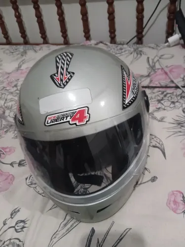 Capacete tamanho 56 