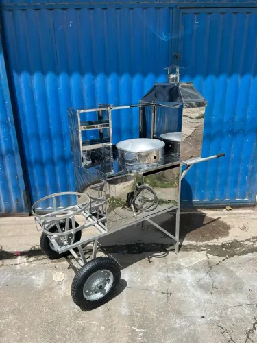 Carrinho de espetinho e frituras