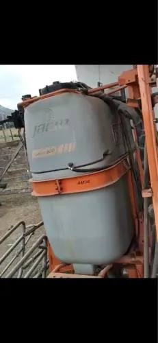 Pulverizador Jacto 800 lts - Barra 14 metros