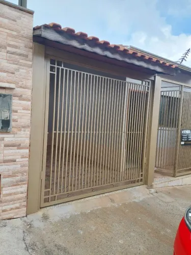 CASA no Vale do Sol Em Cambuí-MG, 2 quartos, 1 banheiro, garagem coberta, sala + cozinha..