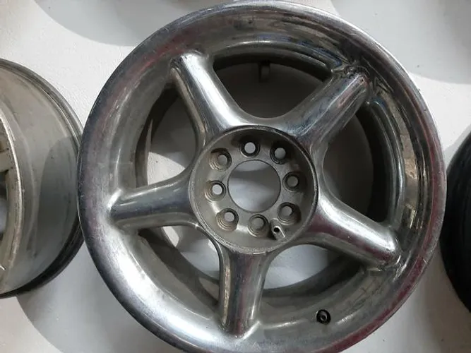 Roda aro 15 Binno 5 Palito cromada multi furo Vw tala 7 4X100