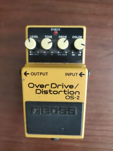 Pedal de Overdrive/Distortion Boss OS-2
