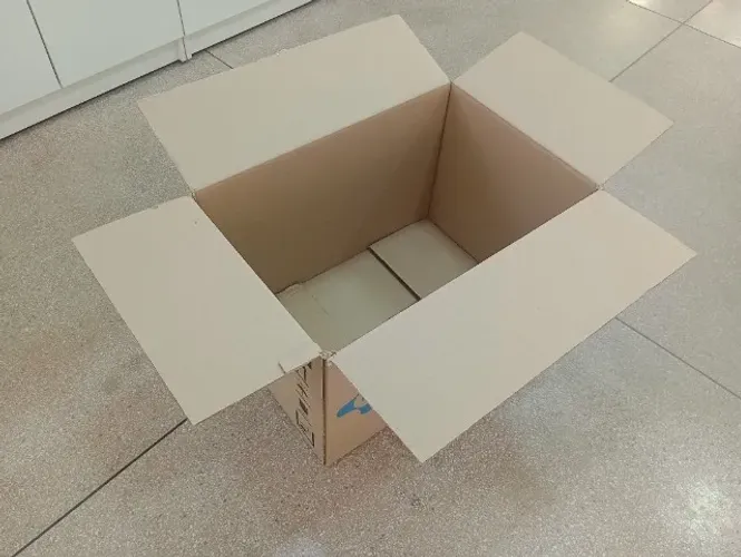 Caixa de papelão usada