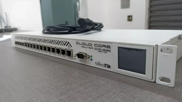 Mikrotik Cloud Core Router CCR1036-12G-4S - 8Gb Ram - Excelente Estado!