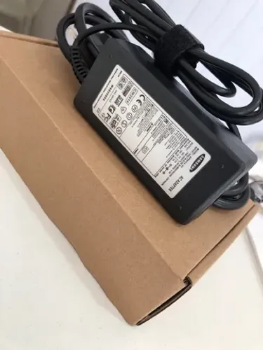 Fonte carregador de notebook SAMSUNG 19V