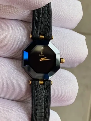 Relógio H Stern Safira com 1 brilhante Full Cut no Mostrador e detalhes em ouro
