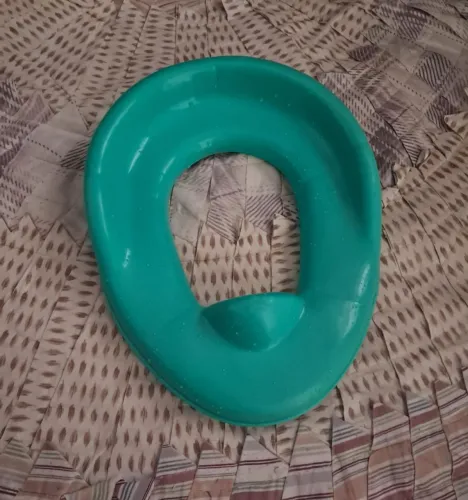 Vendo um suporte de assento sanitário infantil