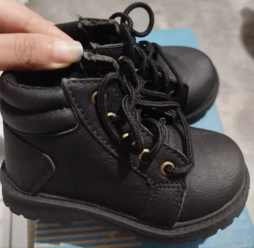 Botas infantis pretas
