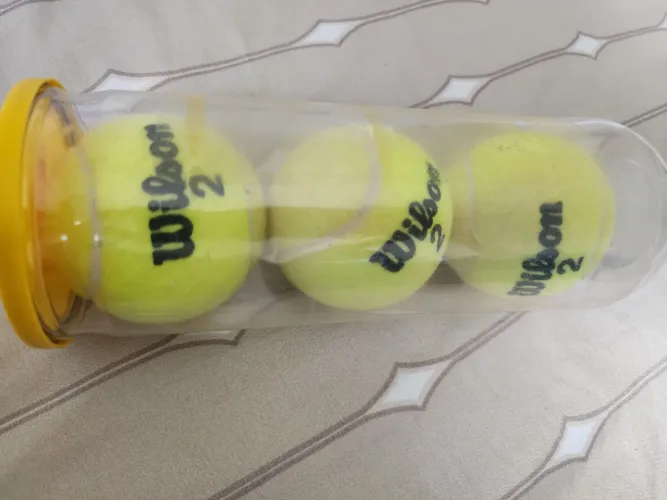 Tubo com 3 bolas de tênis Wilson 2 Oficial US Open antiga