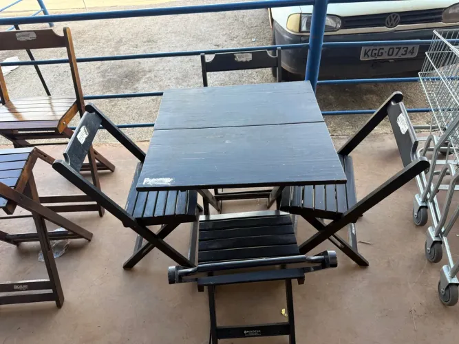 Conjunto de Mesa e Cadeiras para Restaurante