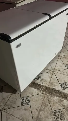 Vendo freezer seminovo