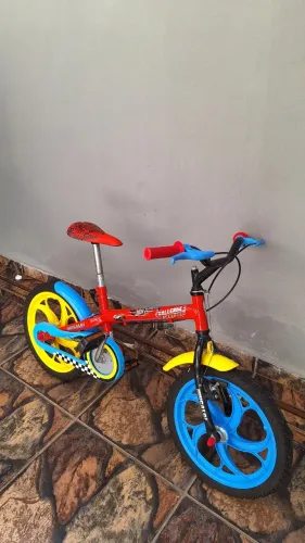 Bicicleta infantil Hot Wheels