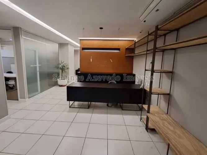 LOJA COMERCIAL JUNTO AO LARGO DA 2ª FEIRA.  ENTRAR E TRABALHAR.