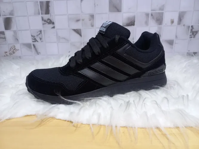 Tênis Adidas