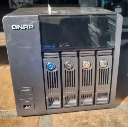 Storage 4 Baias p/ Discos SATA qnap rs-410