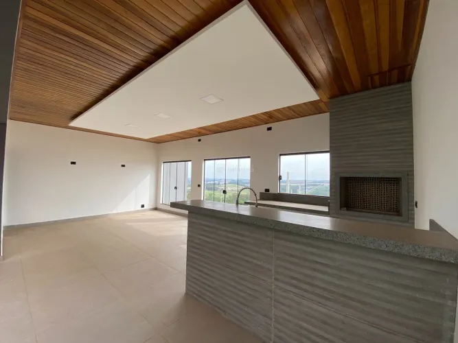 CASA ASSOBRADADA DE ÓTIMO PADRÃO À VENDA NO JARDIM ELDORADO EM APUCARANA.