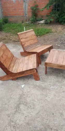 Jogo poltronas de paletes com mesa de centro 