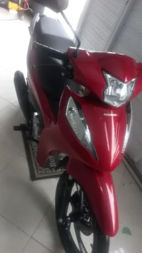 Vende biz ex 125 com apenas 200 km