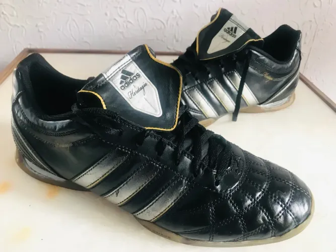 Chuteira Adidas Futsal em couro ?41