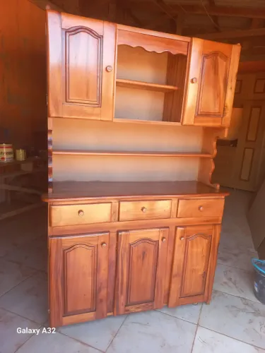 Vendo um armário de cozinha em madeira 