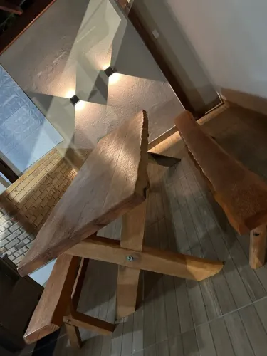 Mesa de madeira rústica para área gourmet