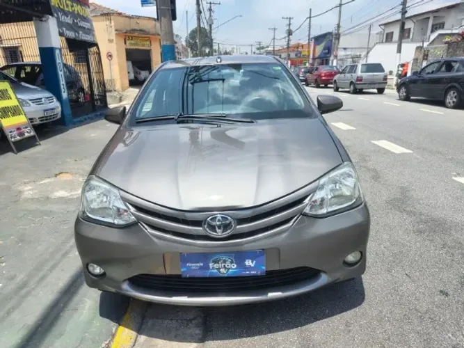 Toyota Etios Sedan X 1.5 AT 2017 - Confiável, econômico e espaçoso!  