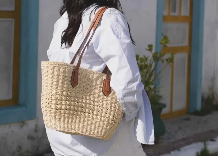 Bolsa de praia no tamanho grande , com alça em courino