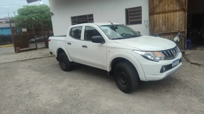 Mitsubishi L200 Tri. Outdo. GLS 2.4 CD 4X4 Die. AUT 2025