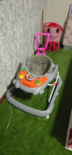 Andador de bebê com atividades - galzerano torino