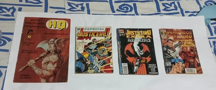 justiceiro - 3 gibis do justiceiro em formatinho colorido + um gibi brinde