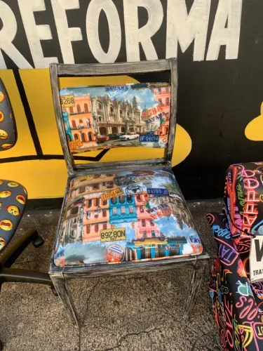 Uma linda cadeira de corinho