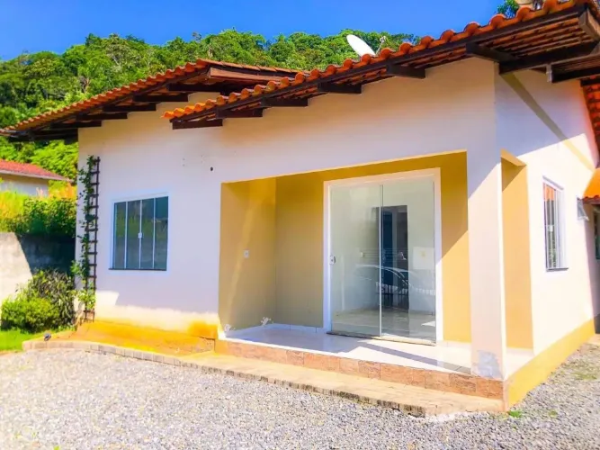 Casa no bairro Cedrinho com 3 quartos