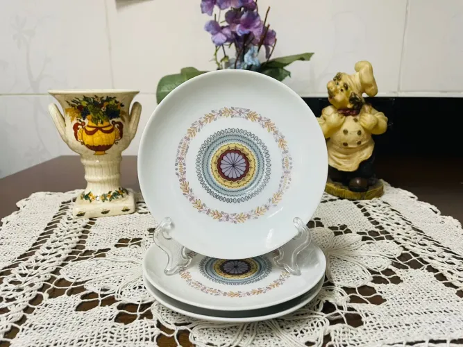 Pratos (pires) Decorativos Vintage
