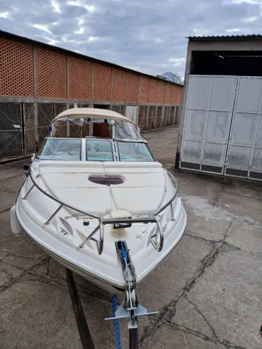 Vendo lancha Focker 255 cabinada motor Mercury 225 HP 4 Tempos