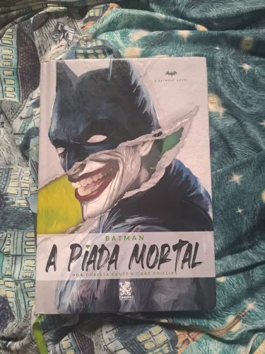Livro BATMAN a piada mortal capa dura