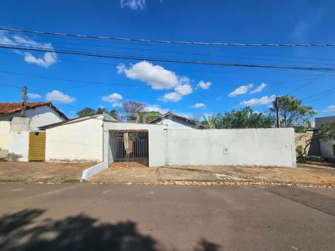 Casa padrão à venda na Vila Costa do Sol, São Carlos