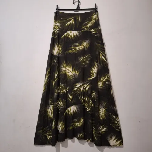 Saia longa Lizz M veste 38/40 estampa folhagem.