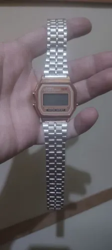 Relógio Casio vintage dourado 