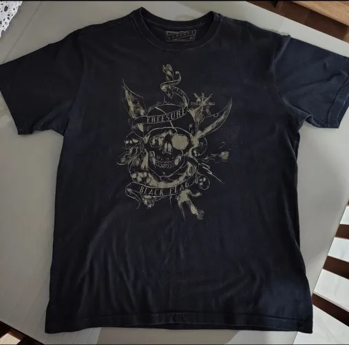 Camiseta Black Flag - Freesurf Skull