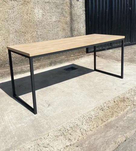 Mesa de escritório com design moderno tampo com 30mm de espessura