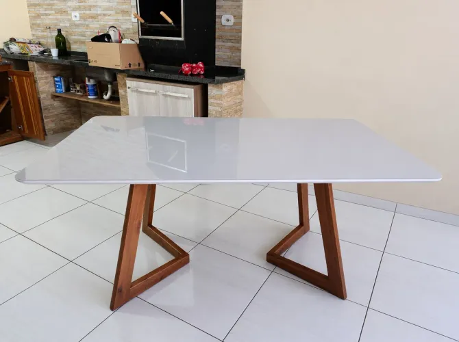 Mesa de jantar com 6 cadeiras 