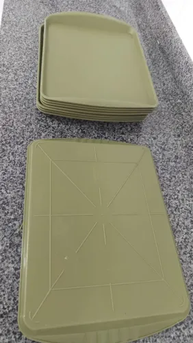 Vendo bandejas da marca supercross para restaurantes e bom estado.