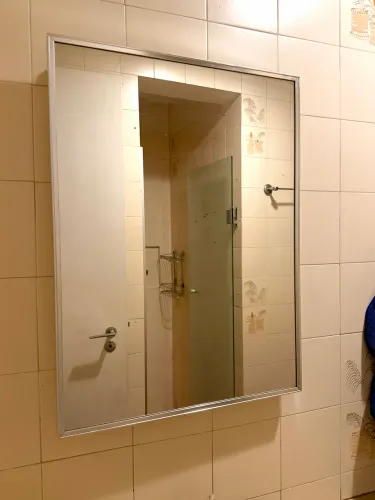 Espelhos de banheiro com armário