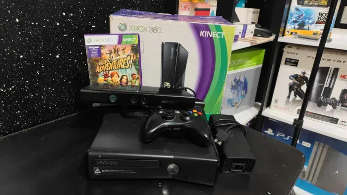 Xbox 360 slim na caixa 
