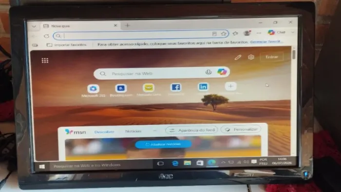 Monitor AOC de  20 polegadas + alto falantes e porta usb embutidos