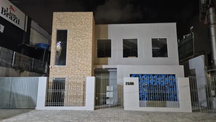 Alugo salas comerciais