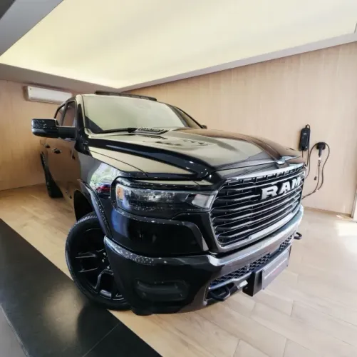 Ram 1500 Laram. Night ED. Bi-TB 3.0 4X4 Aut. 2025